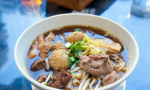 Rote Yiam Beef Noodle — популярный местный ресторан в Чиангмае.