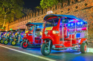 Трехколесные транспортные средства являются неофициальным символом Таиланда